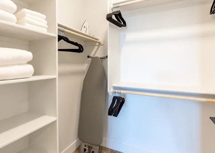 Landing Modern With Amazing Amenities