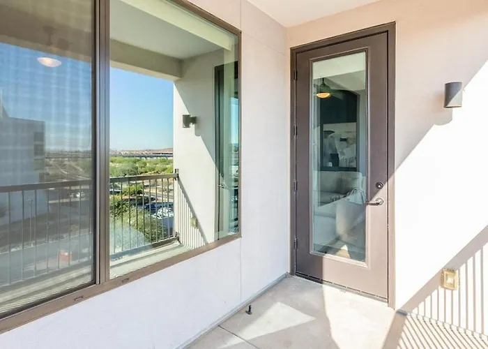 Landing Modern With Amazing Amenities *